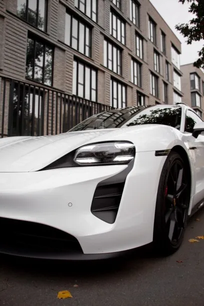 Porsche Taycan 2023 — миниатюра 3
