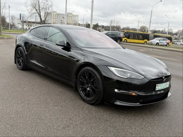 Tesla Model S 2022 — миниатюра 2
