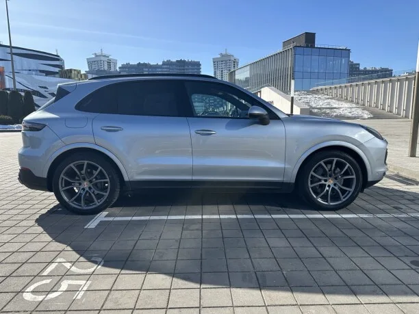 Porsche Cayenne 2022 — миниатюра 2