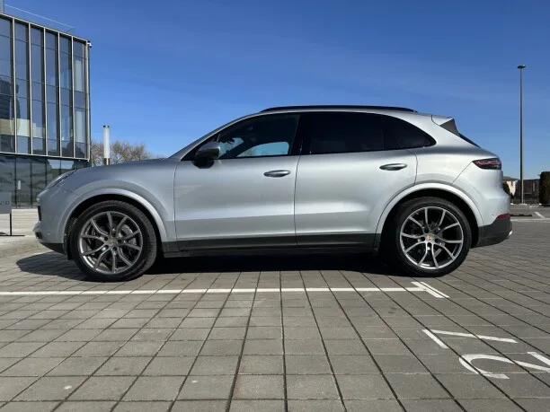Porsche Cayenne 2022 — миниатюра 4
