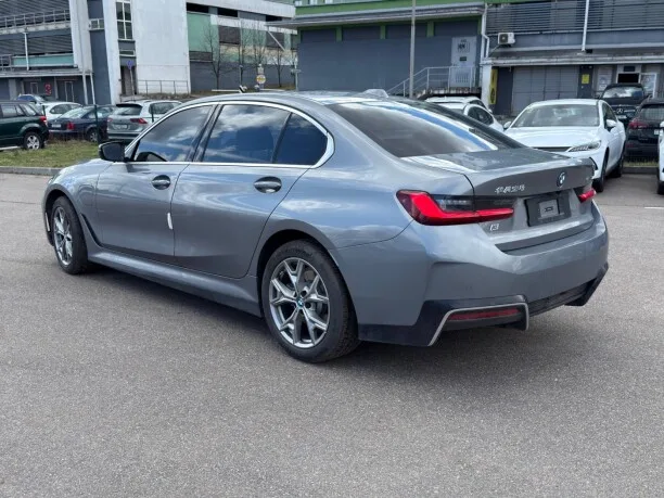 BMW i3 2023 — миниатюра 2