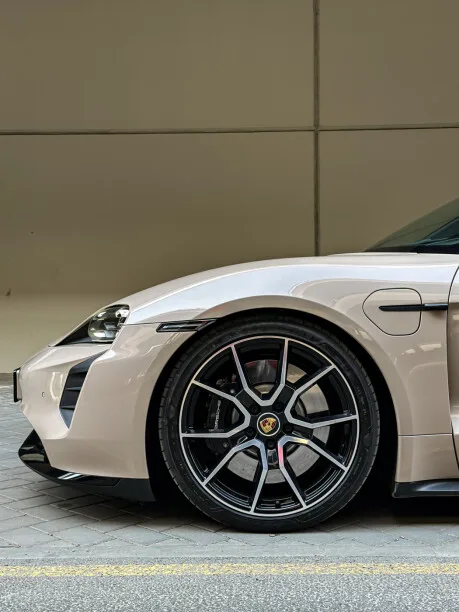 Porsche Taycan 2022 — миниатюра 2