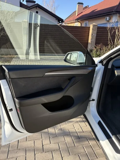 Tesla Model Y 2022 — миниатюра 4