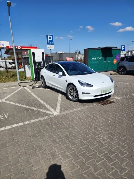 Tesla Model 3 2022 — миниатюра 3