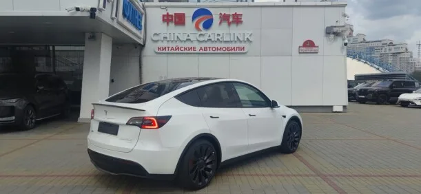 Tesla Model Y 2024 — миниатюра 5