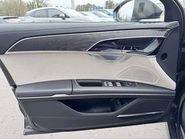 Audi A8 2022 — миниатюра 3
