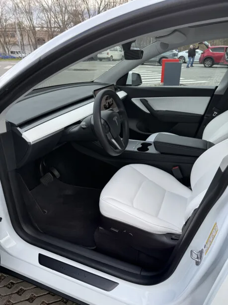Tesla Model Y 2022 — миниатюра 4