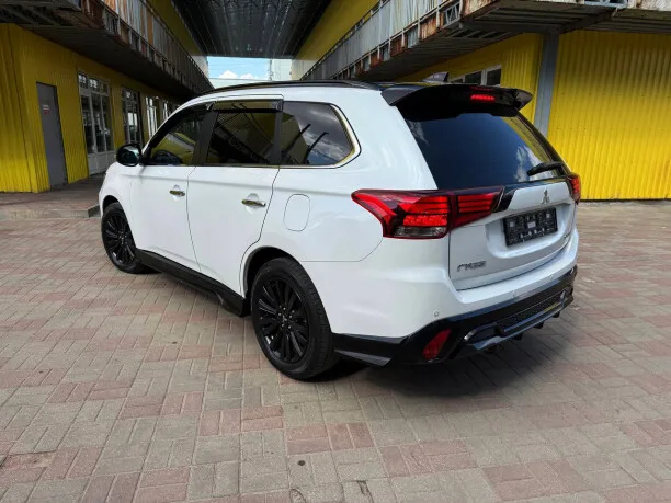 Mitsubishi Outlander 2022 — миниатюра 2
