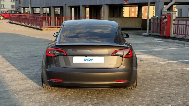 Tesla Model 3 2022 — миниатюра 2