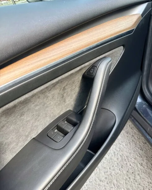 Tesla Model 3 2023 — миниатюра 3
