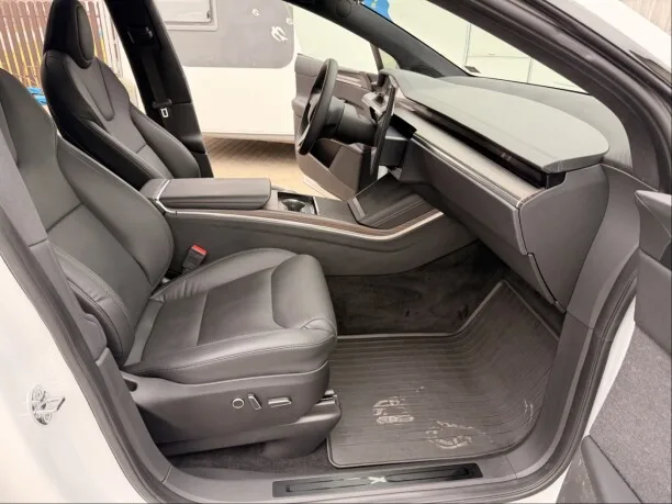 Tesla Model X 2022 — миниатюра 5