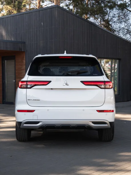 Mitsubishi Outlander 2023 — миниатюра 4