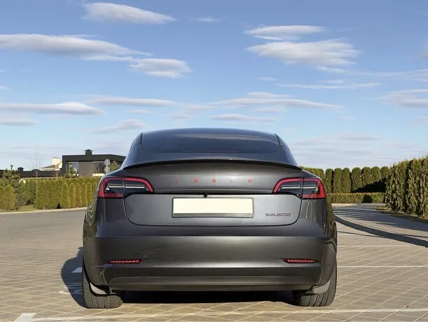 Tesla Model 3 2023 — миниатюра 2