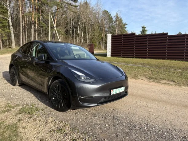 Tesla Model Y 2024 — миниатюра 4