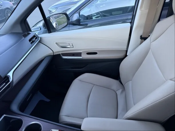 Toyota Sienna 2022 — миниатюра 5