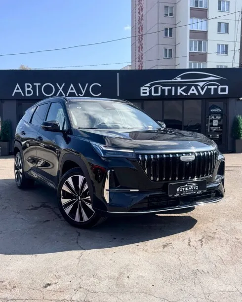 Geely Boyue L 2025 — фото 1, купить с доставкой в Москву