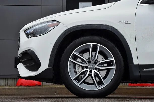 Mercedes-Benz GLA AMG 2023 — миниатюра 5