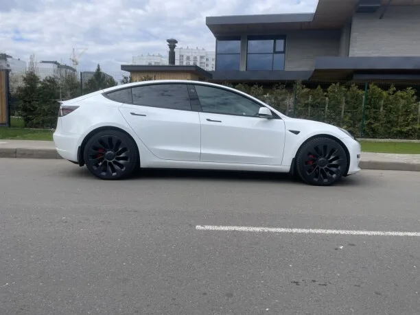 Tesla Model 3 2022 — миниатюра 2