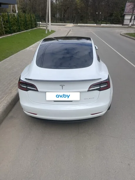 Tesla Model 3 2022 — миниатюра 3