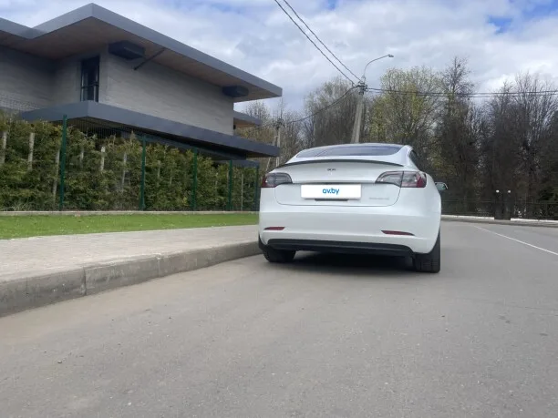 Tesla Model 3 2022 — миниатюра 5