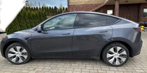 Tesla Model Y 2023 — миниатюра 3