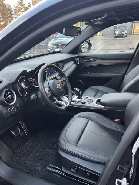 Alfa Romeo Stelvio 2022 — миниатюра 2