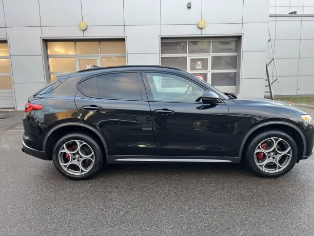 Alfa Romeo Stelvio 2022 — миниатюра 3