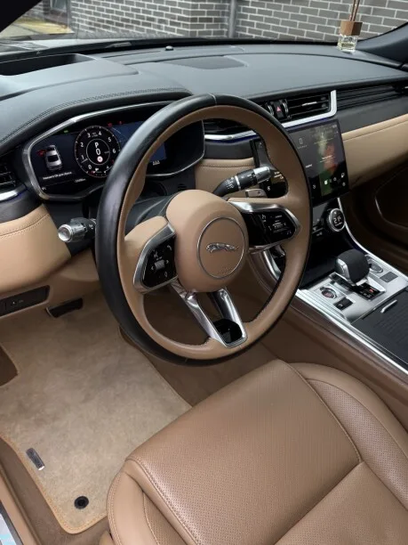 Jaguar XF 2022 — миниатюра 3