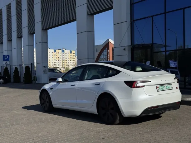 Tesla Model 3 2024 — миниатюра 2