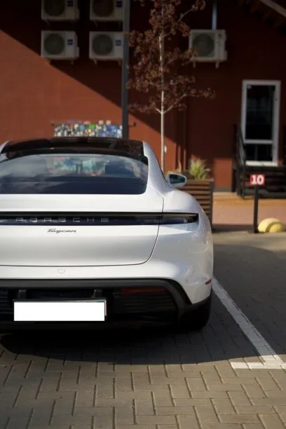 Porsche Taycan 2022 — миниатюра 3