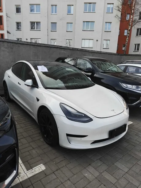 Tesla Model 3 2023 — миниатюра 2