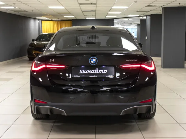 BMW i4 2023 — миниатюра 2