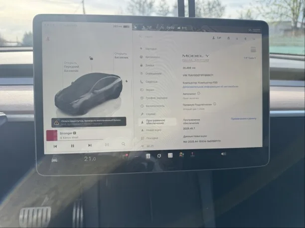 Tesla Model Y 2023 — миниатюра 3
