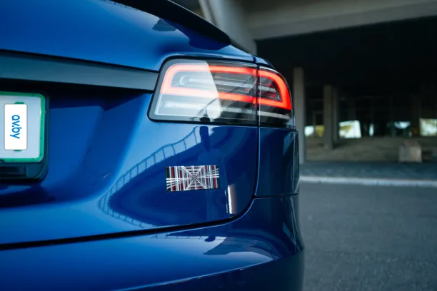 Tesla Model S 2023 — миниатюра 3