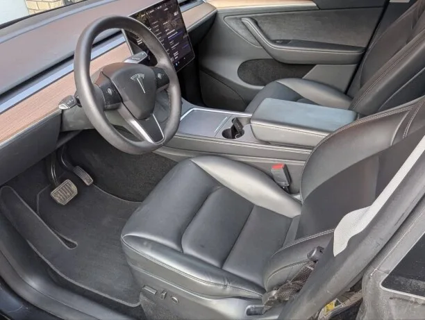 Tesla Model Y 2024 — миниатюра 3