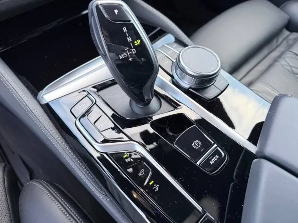BMW 6 серия GT 2022 — миниатюра 3