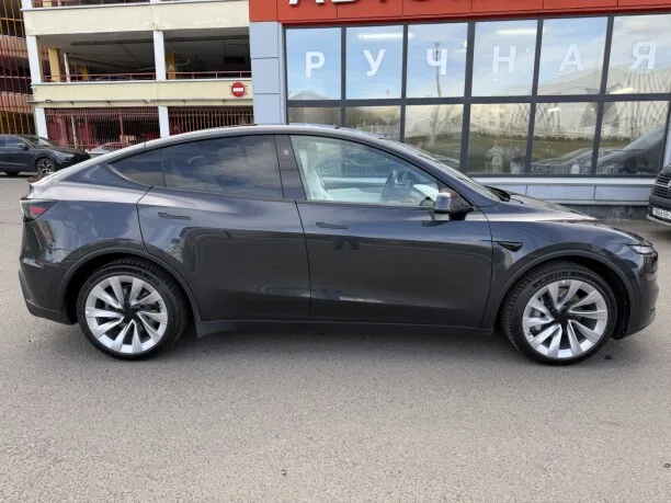 Tesla Model Y 2025 — миниатюра 4