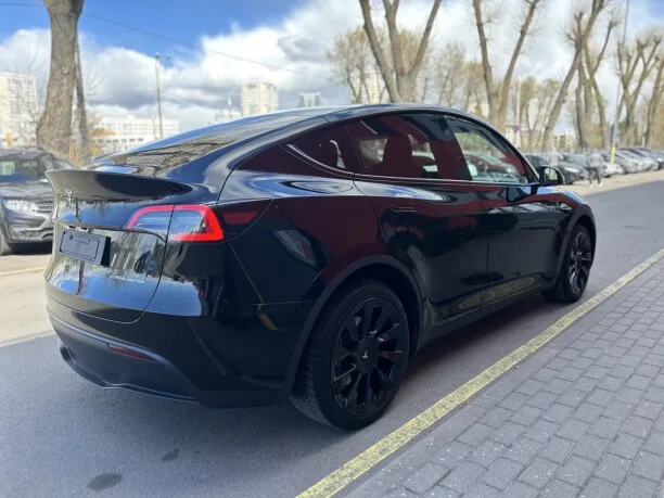 Tesla Model Y 2023 — миниатюра 2