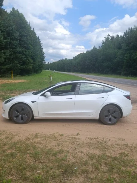 Tesla Model 3 2023 — миниатюра 2
