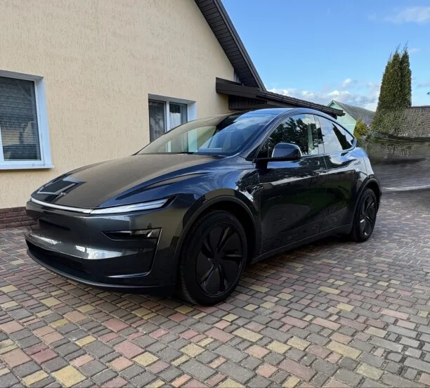 Tesla Model Y 2025 — миниатюра 5