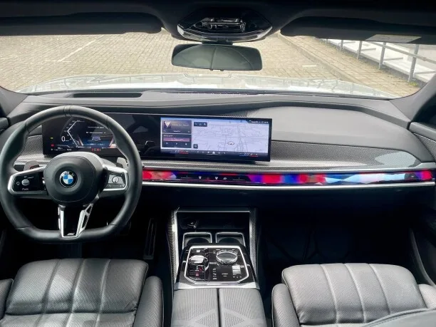 BMW 7 серия 2024 — миниатюра 3