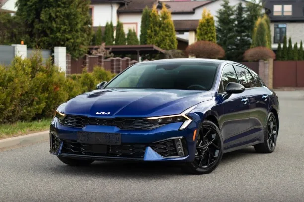 Kia K5 2025 — фото 1, купить с доставкой в Москву