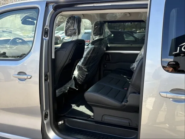 Peugeot Traveller 2022 — миниатюра 3