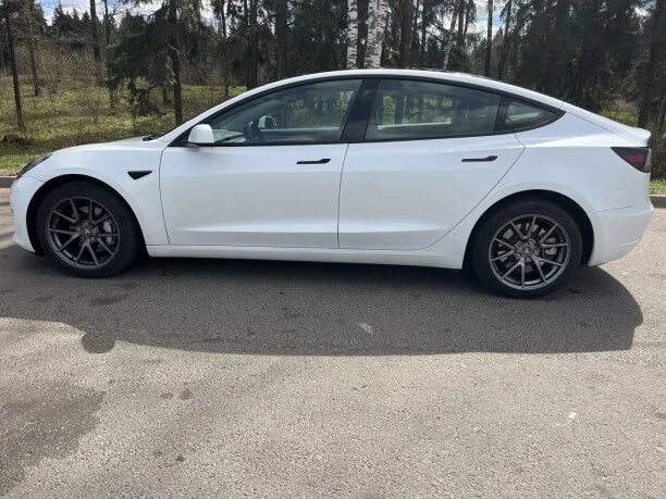 Tesla Model 3 2023 — миниатюра 3