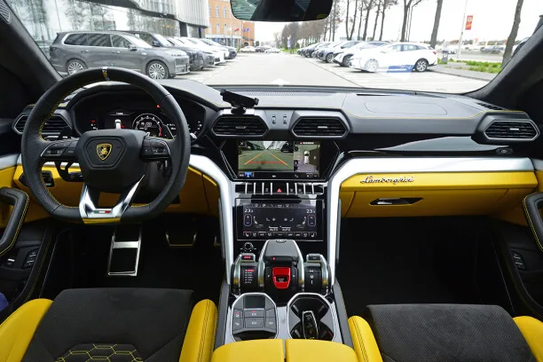 Lamborghini Urus 2022 — миниатюра 3