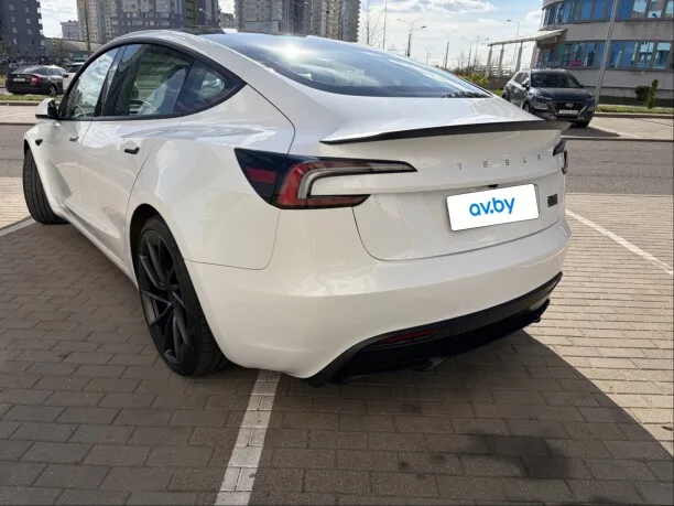 Tesla Model 3 2024 — миниатюра 2