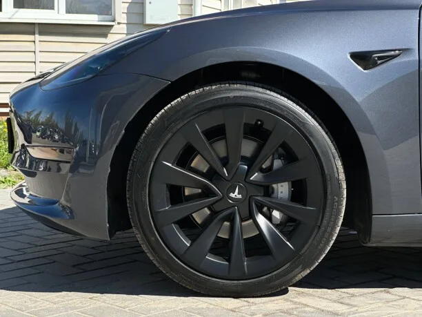 Tesla Model 3 2023 — миниатюра 2