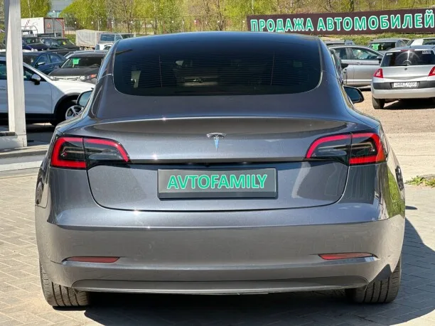 Tesla Model 3 2023 — миниатюра 3