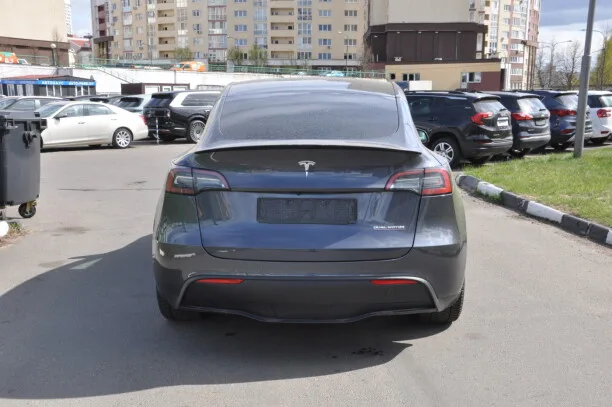 Tesla Model Y 2022 — миниатюра 2
