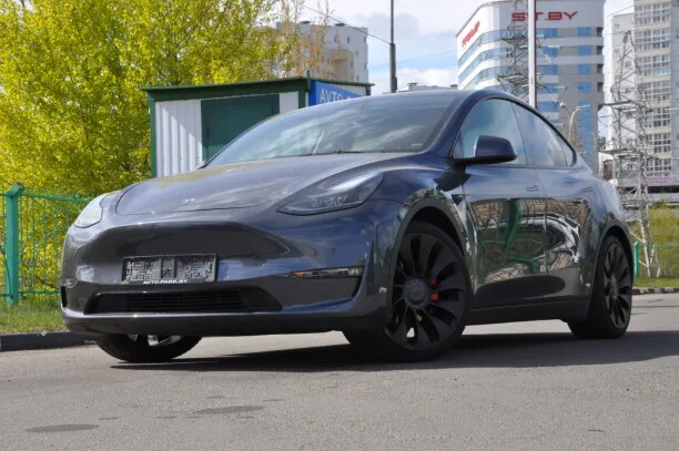 Tesla Model Y 2022 — миниатюра 4